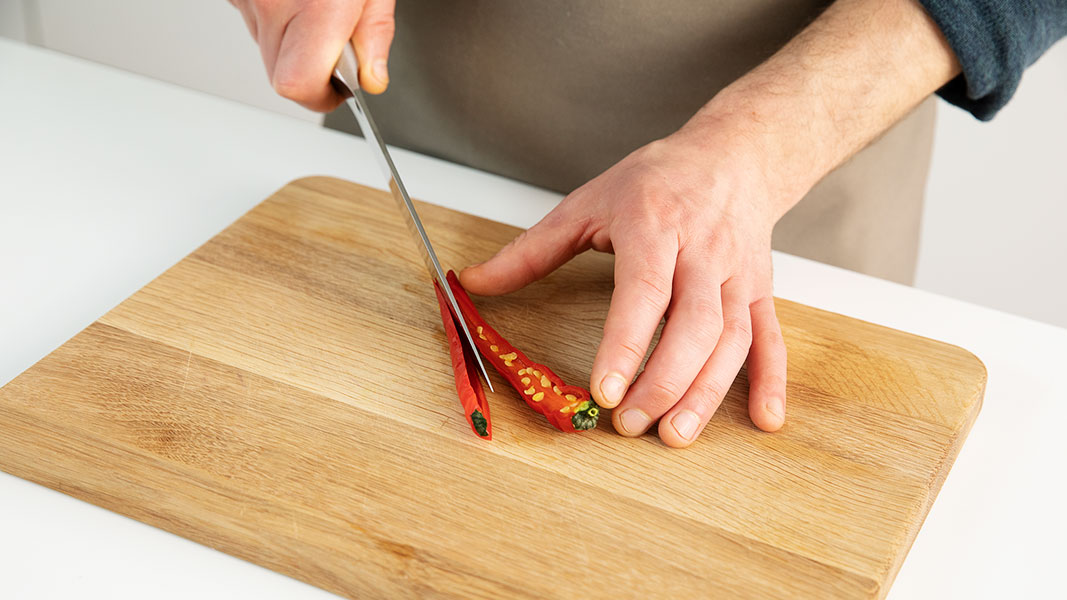 Maggi Kochratgeber frische Chilischoten vorbereiten