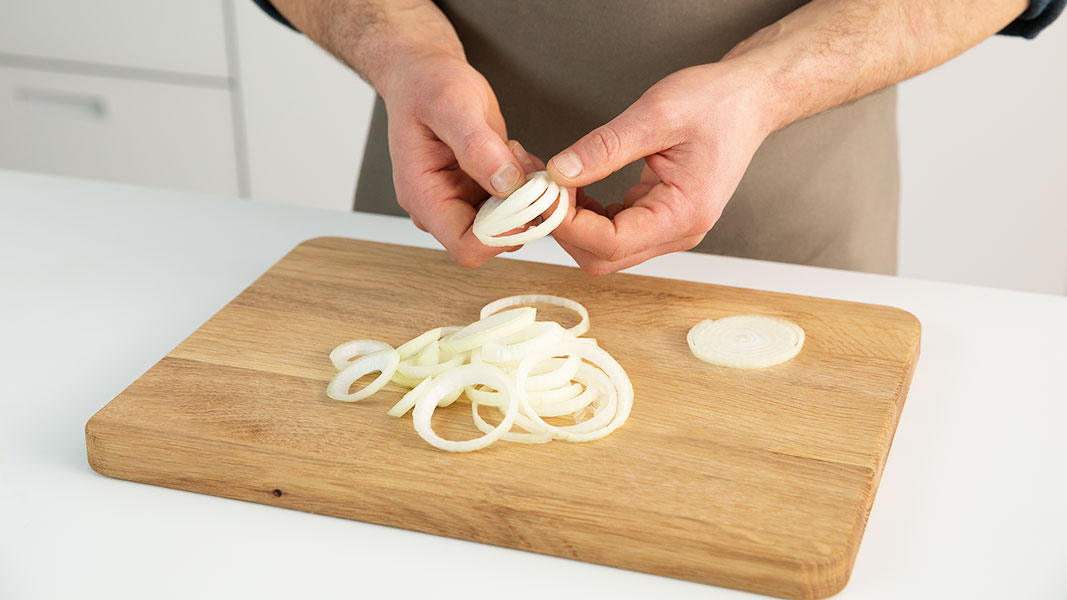 Maggi Kochratgeber Zwiebeln schneiden